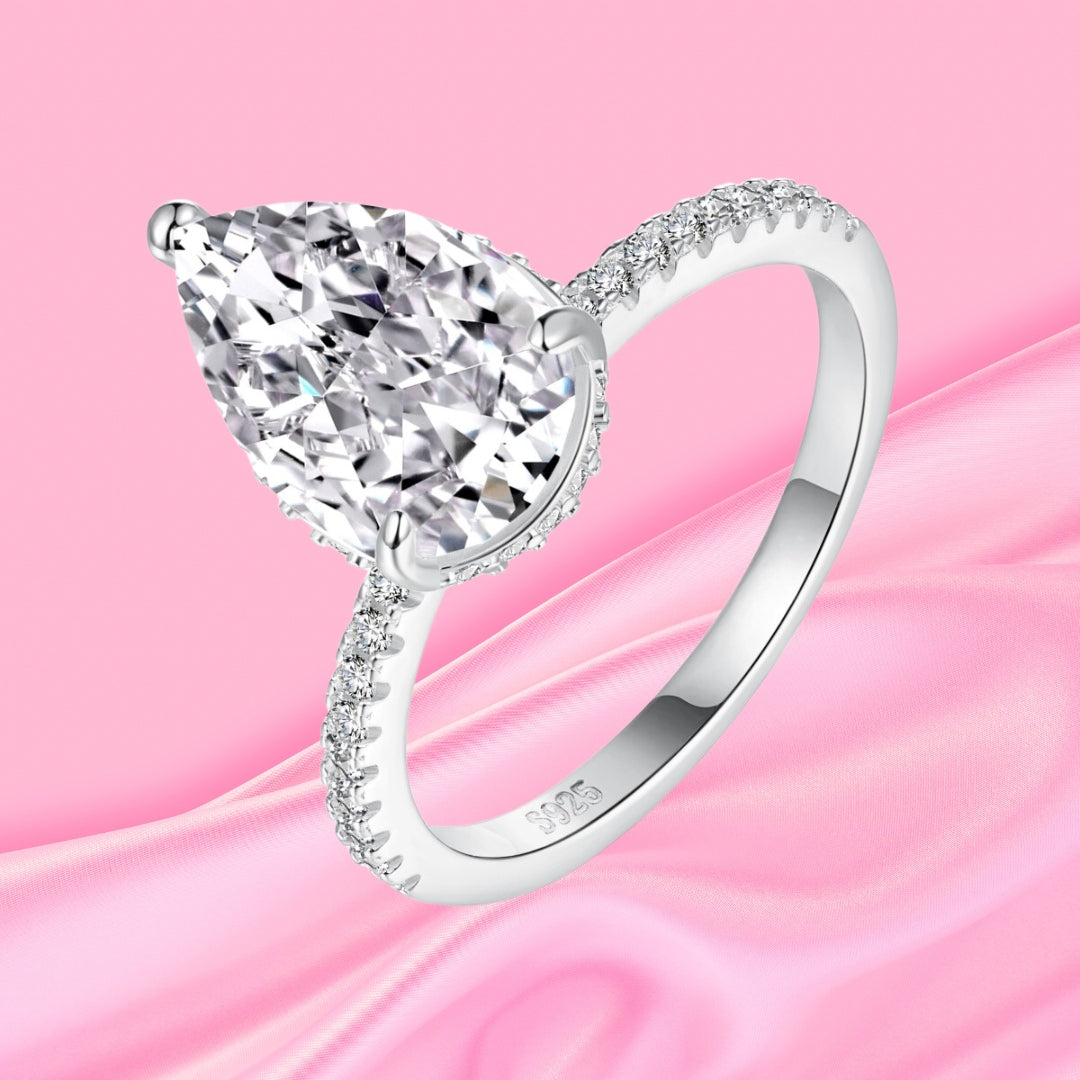 Privé Almond Elegance Ring