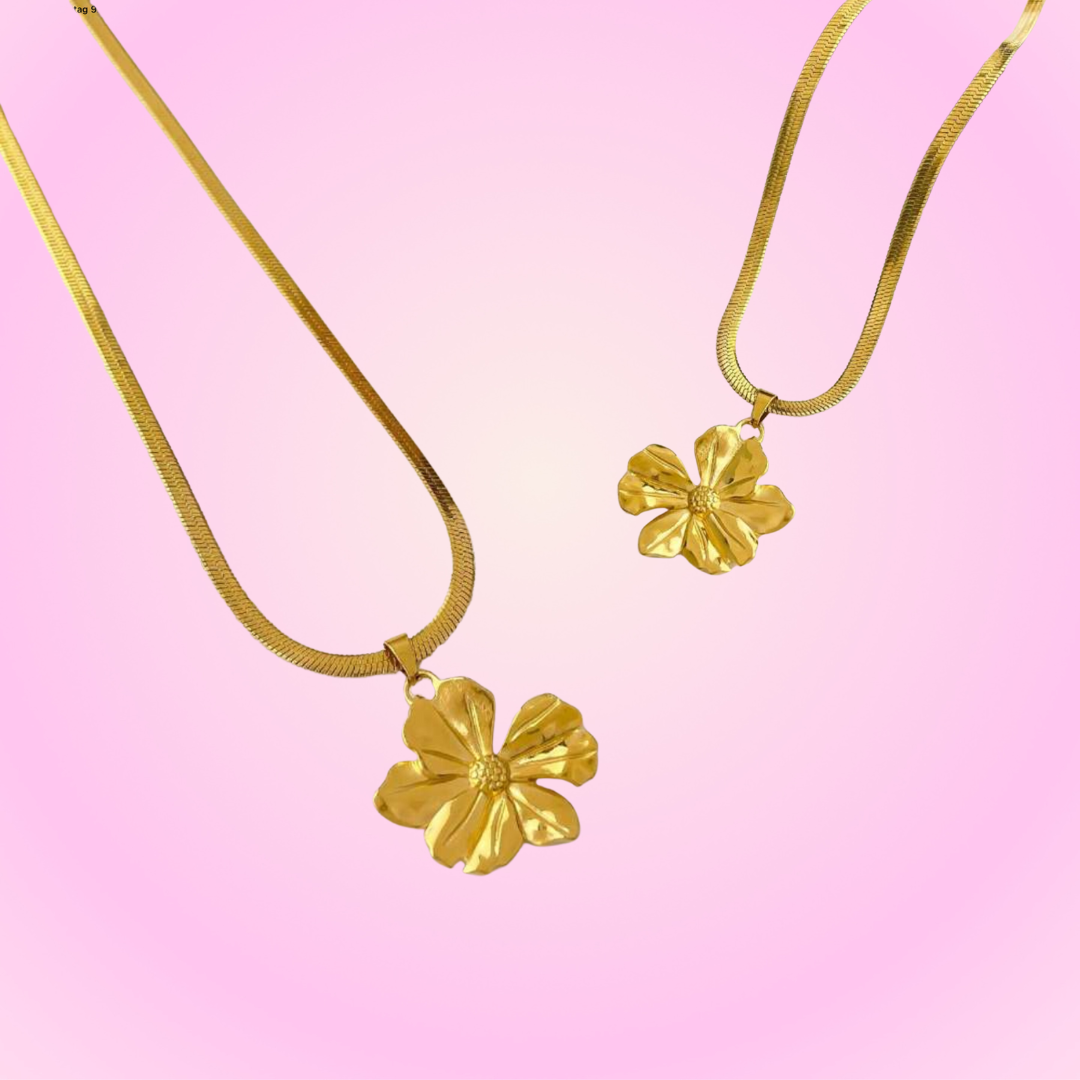 Flower Embrace Necklace