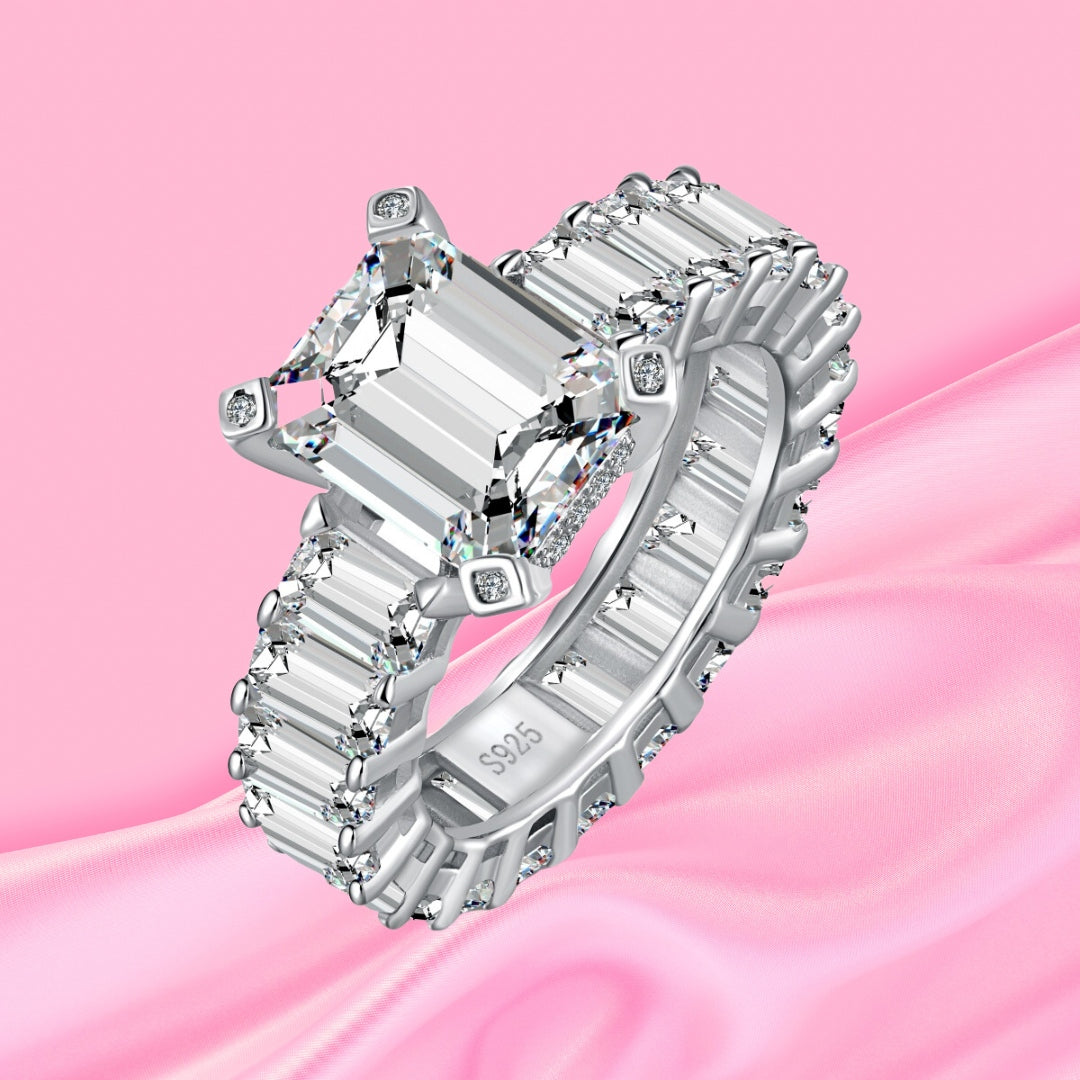 Privé Dazzling Baguette Ring