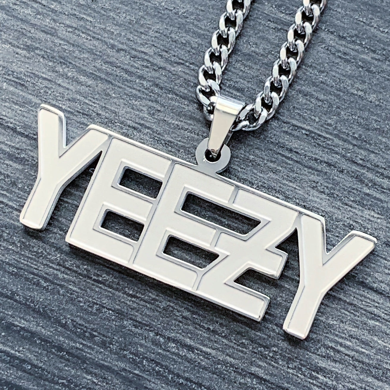 Etched 'YEEƵY' Necklace