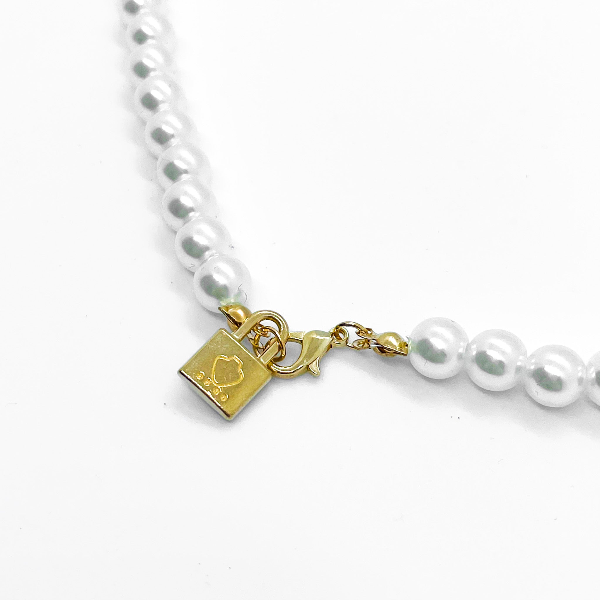 Pearl Lock Necklace Gold