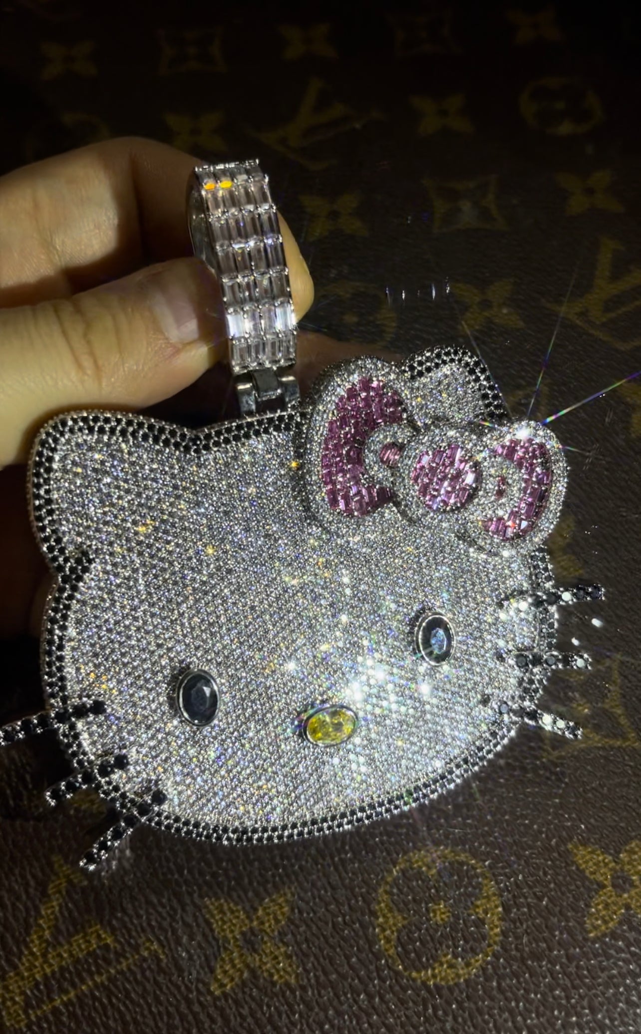 Hello Kitty Pendant White