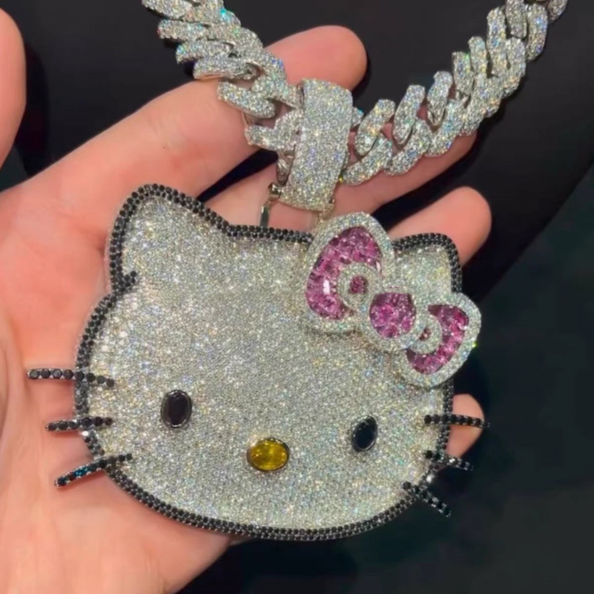 Hello Kitty Pendant White