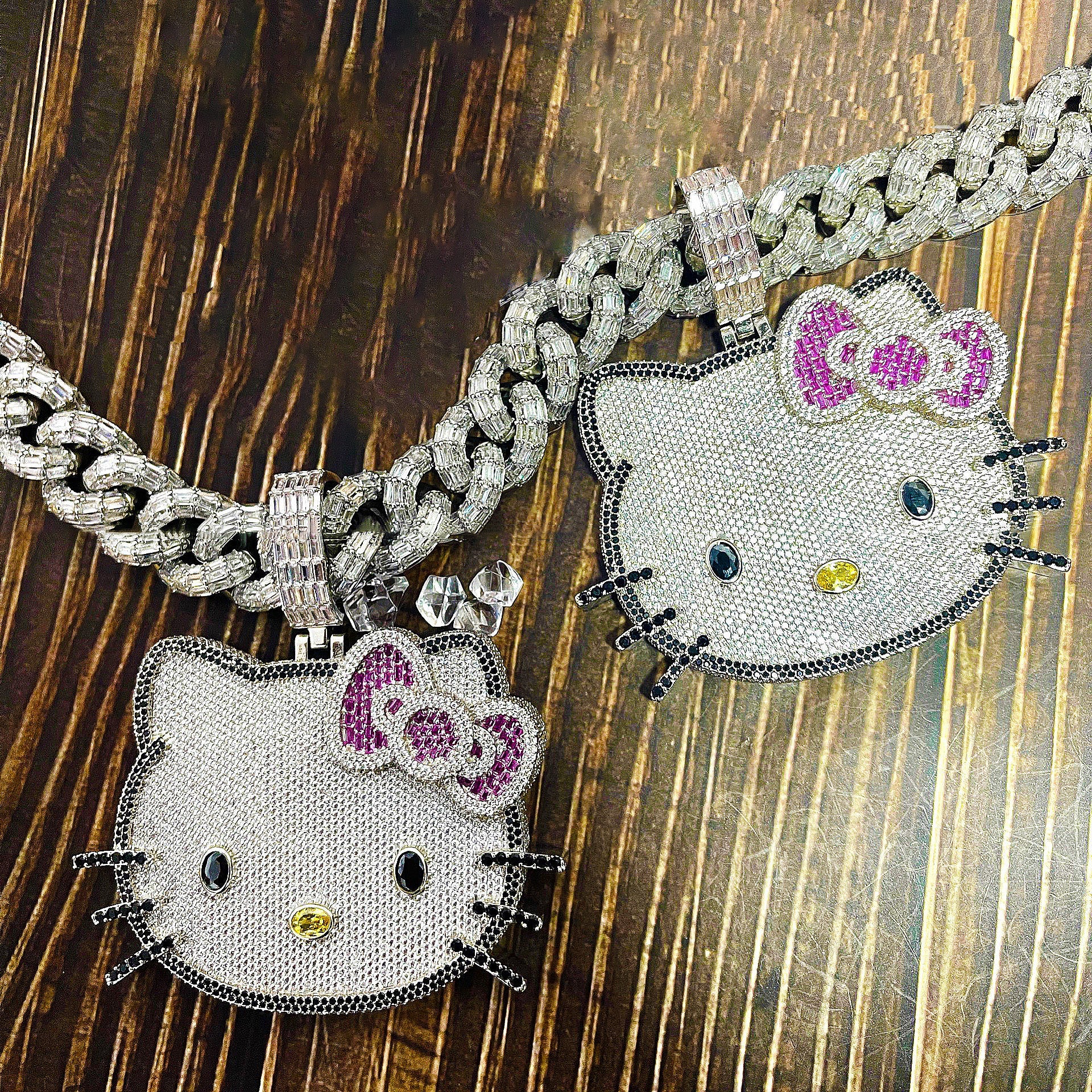 Hello Kitty Pendant White