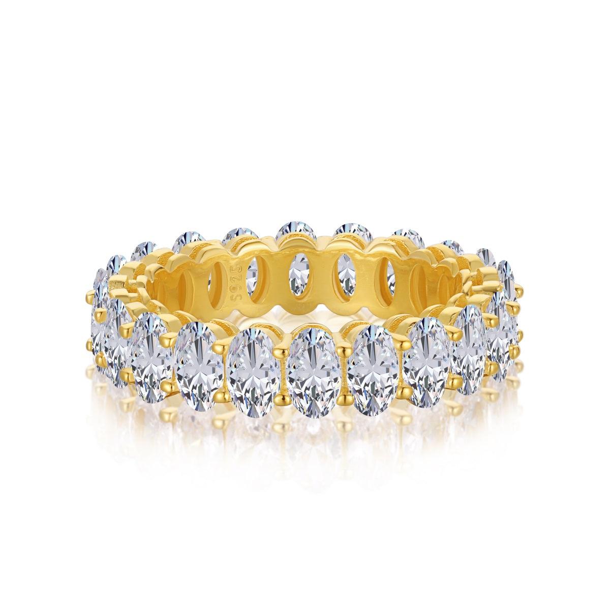 Privé Oval Halo Ring