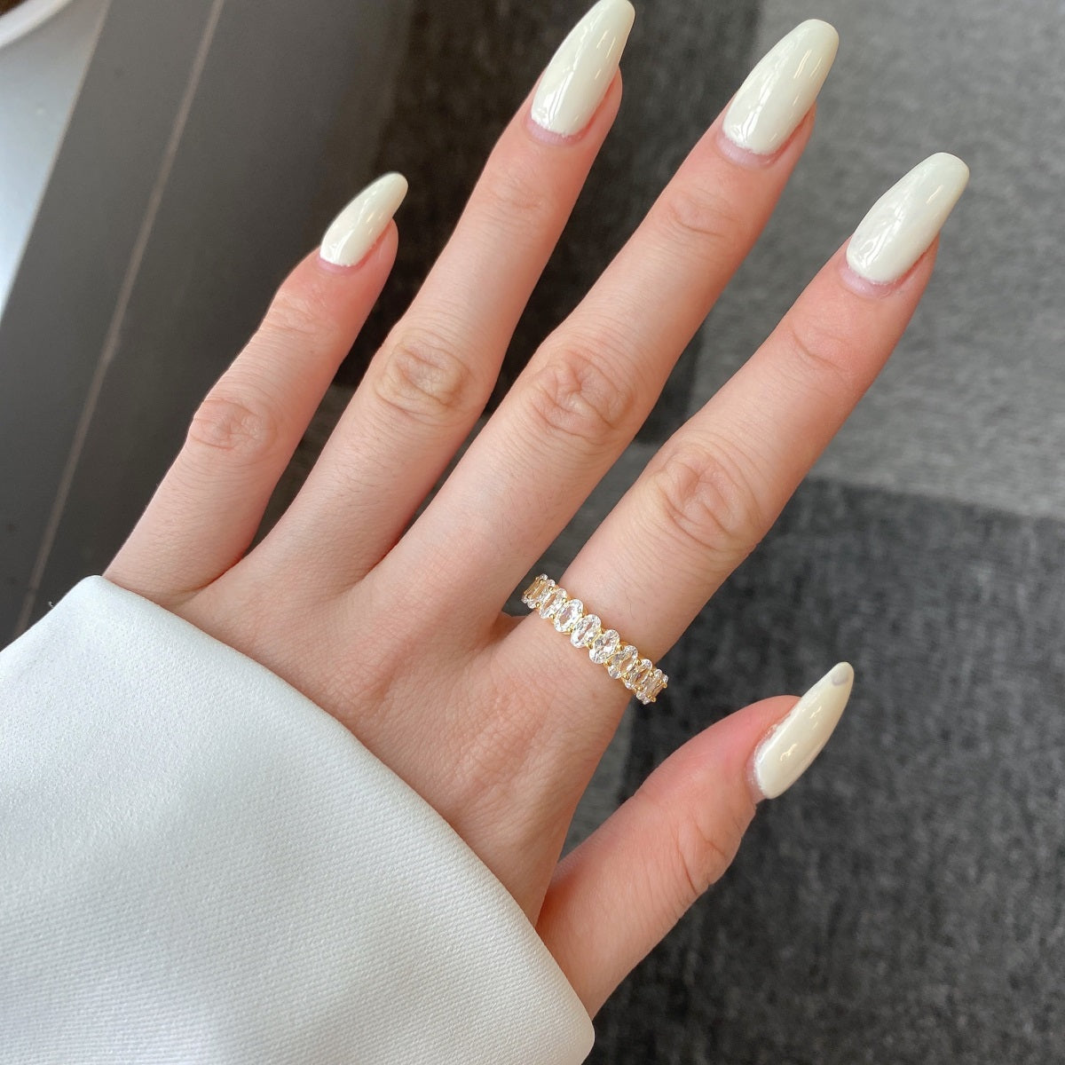 Privé Oval Halo Ring