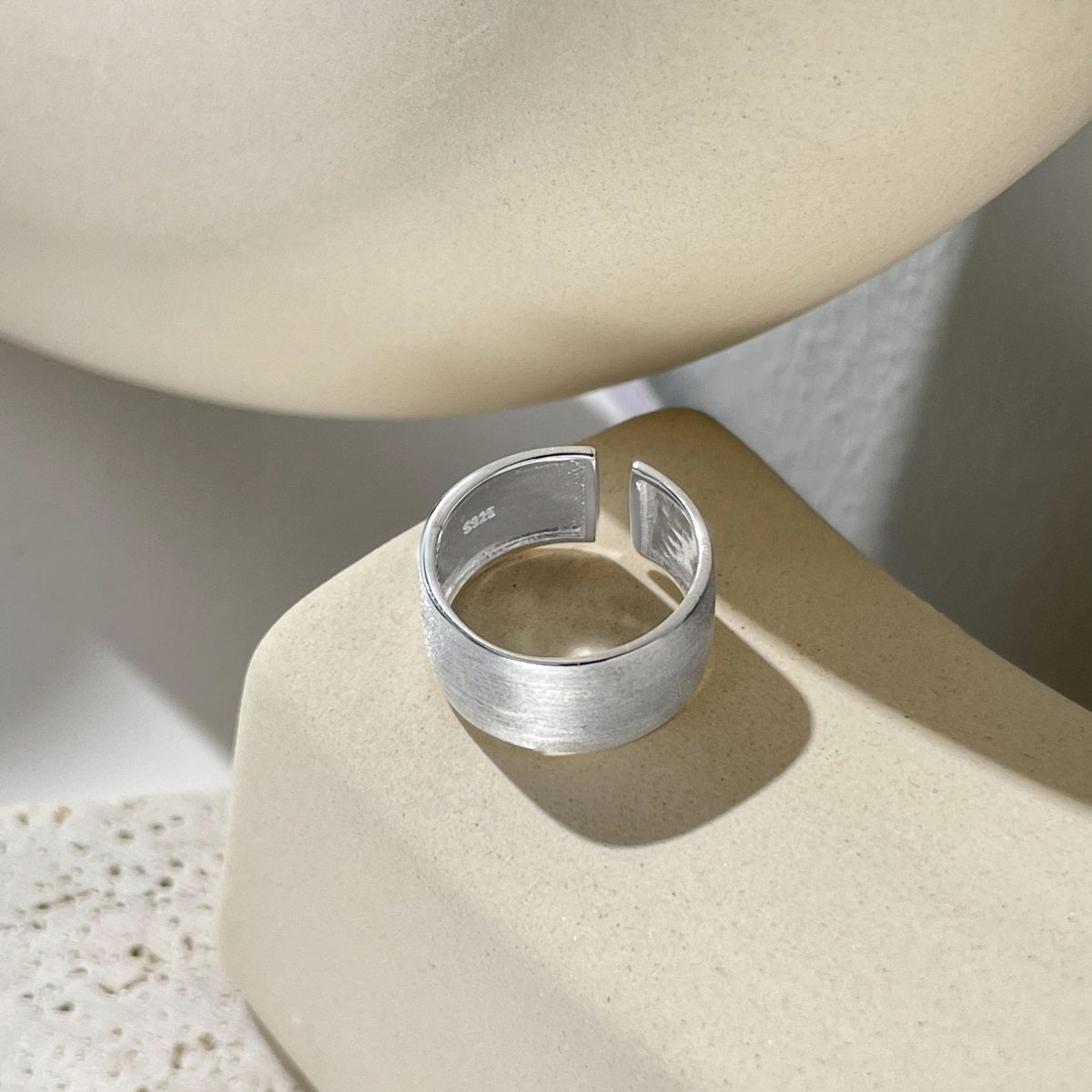 Privé Sleek Silver Ring