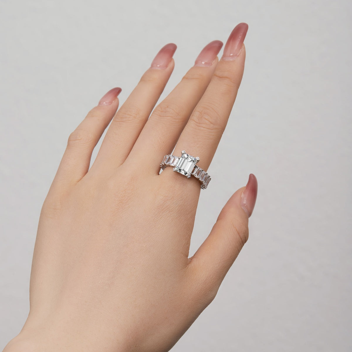 Privé Dazzling Baguette Ring